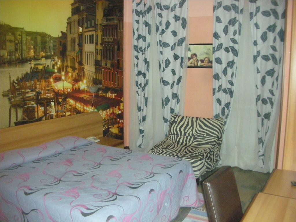 بيسوني Hotel Total الغرفة الصورة