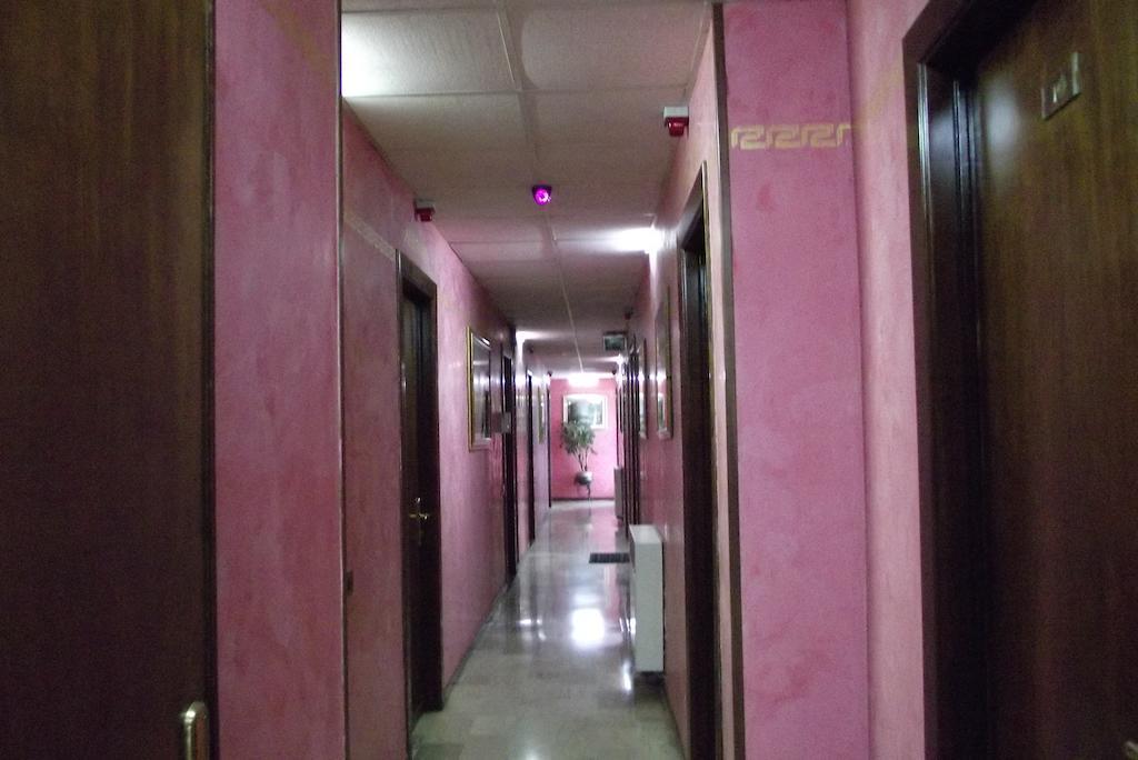 بيسوني Hotel Total الغرفة الصورة